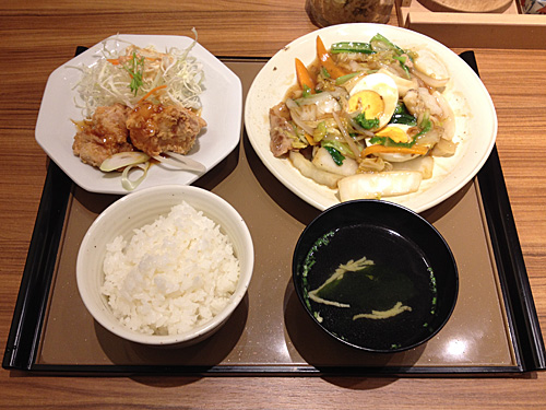 やよい軒　八宝菜と油淋鶏の定食