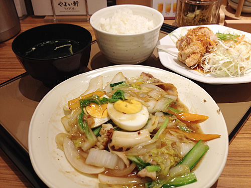 やよい軒　八宝菜と油淋鶏の定食　アップ
