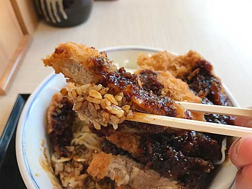テリマヨ合盛りカツ丼のごはんとカツ