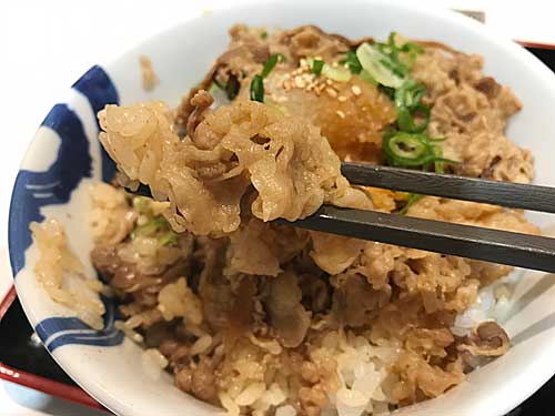 おろしポン酢牛めしの牛肉とごはん