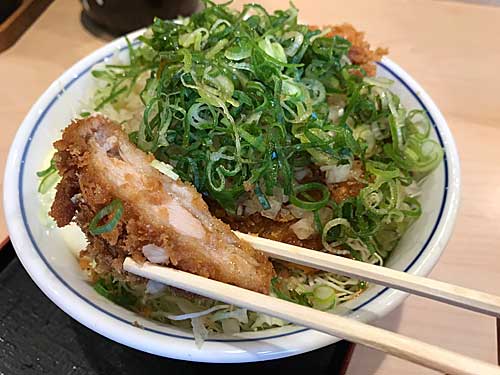 マヨぽんチキンカツ丼のチキン