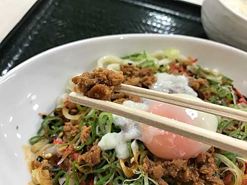 痺れ汁なし担々うどんの挽肉