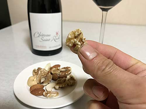 ミックスナッツとChateau Saint-Roch Chimeres 2015