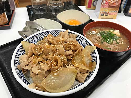 吉野家　豚スタミナ丼＋とん汁