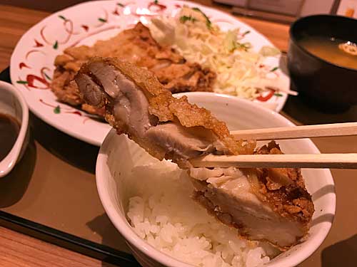 鶏もも一枚揚げ（にんにく醤油）とごはん
