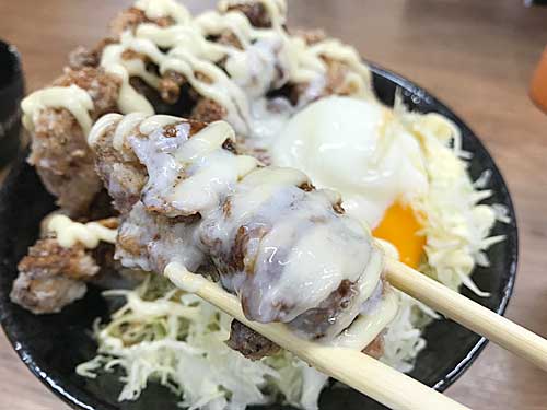 てりたま鬼盛りすたみな唐揚げ丼の鶏肉
