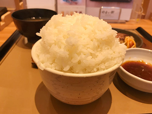 やよい軒のごはんてんこ盛り