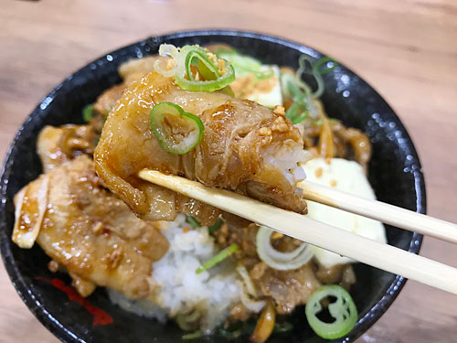 ドロ濃バタぽん豚丼の肉とごはん