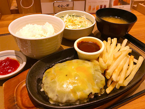 やよい軒　四種のチーズハンバーグ定食