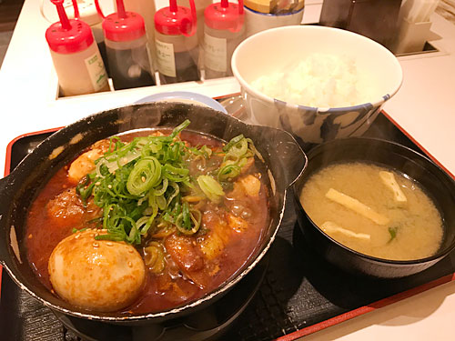 松屋　鶏と玉子の味噌煮込み鍋膳