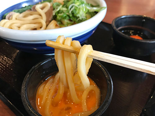 鴨すきうどんの生卵