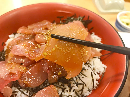 鉄火丼のマグロ