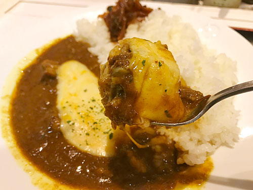 創業チーズビーフカレーのルーとチーズ