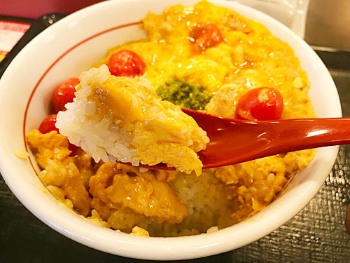 親子丼イタリアンのごはんと具材