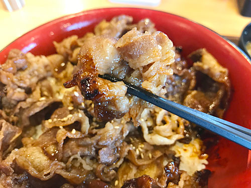 牛カルビ焼丼の牛肉