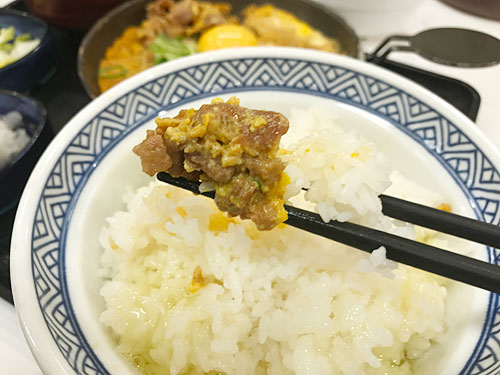 月見牛とじ御膳をごはんと一緒に
