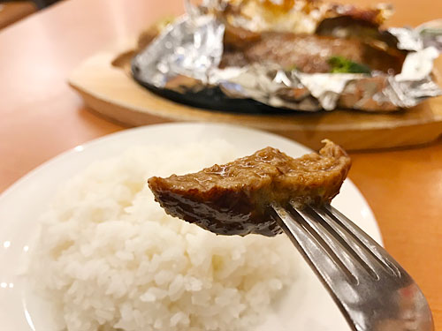 濃厚ビーフシチューの包み焼きハンバーグとごはん