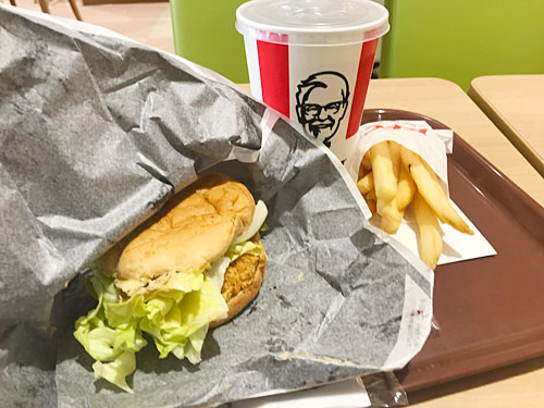 ケンタッキーフライドチキン　ブラックホットサンド