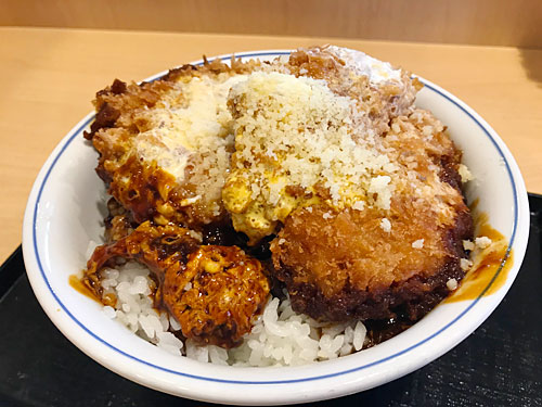 かつや　デミたまメンチカツ丼