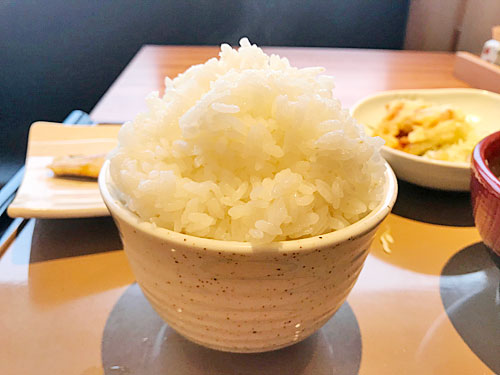やよい軒のごはんてんこ盛り