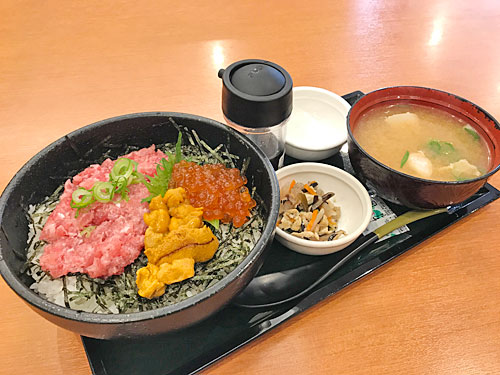 ココス　海鮮三種丼