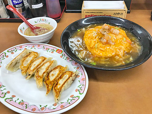 餃子の王将の極王天津飯と餃子