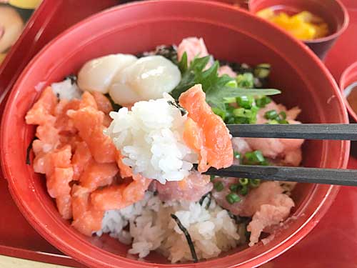 北海道産ホタテとねぎトロのサーモン丼の具とごはん