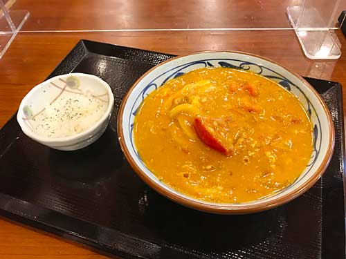 丸亀製麺　トマたまカレーうどん
