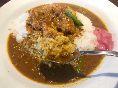 チキンスパイスカレーのルーとライス