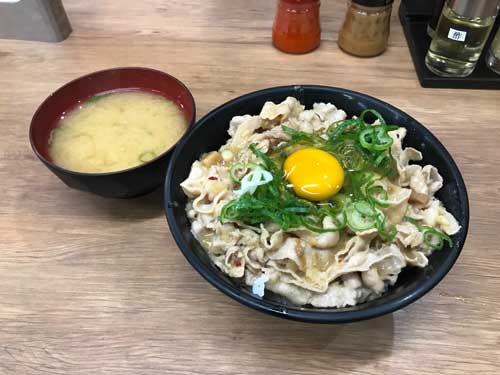 伝説のすた丼屋　とんこつ背脂すた丼