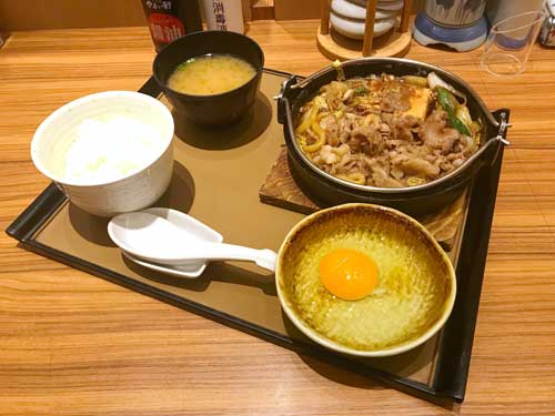 やよい軒　肉増・すき焼き定食