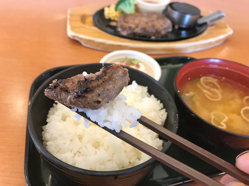 ビーフハンバーグステーキとごはん