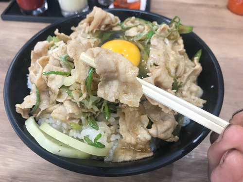 すた丼の豚肉