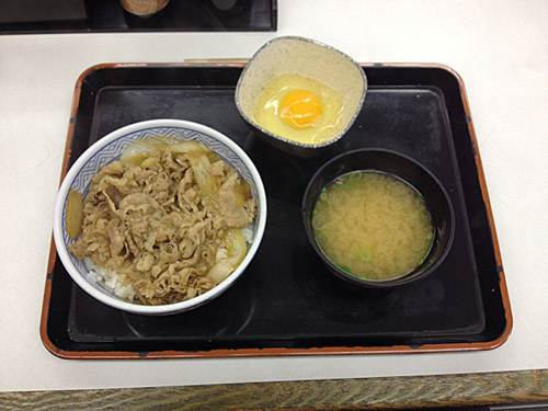 牛丼＋味噌汁＋生卵