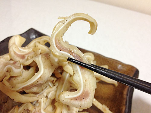 豚耳をひと口