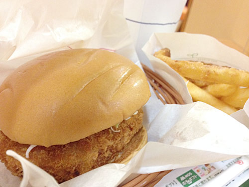 メンチカツバーガーとポテト