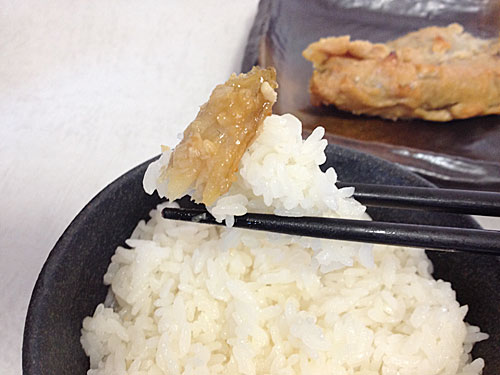 フグの粕漬をごはんと一緒に