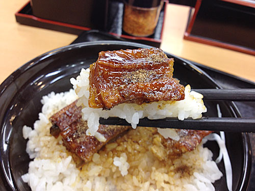 吉野家　鰻丼のうなぎをごはんと一緒に