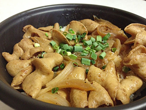 ピリ辛ホルモン丼　アップ