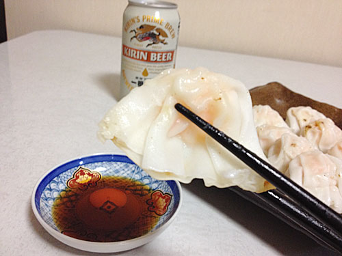 一番搾りを飲みながら海老ギョーザ