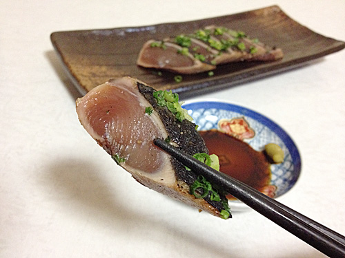 カツオのたたきを一切れ