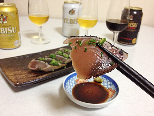 カツオのたたきとエビス