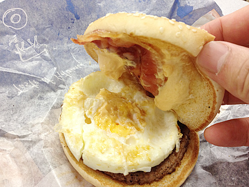 月見バーガーをめっくてみる