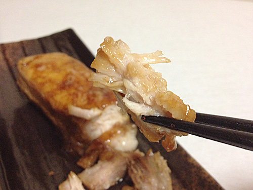 豚の角煮をひと口