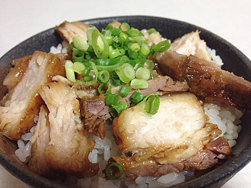 豚の角煮丼　アップ