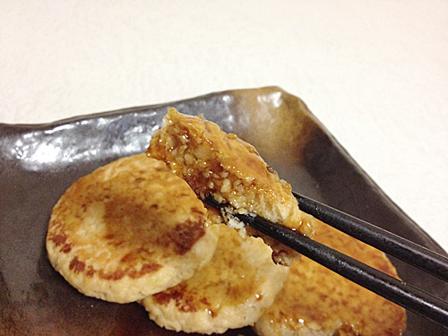 鰯ハンバーグをひと口