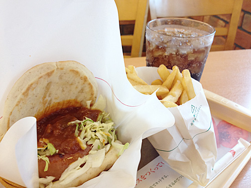モスバーガー　ソーセージフォカッチャ＋ポテトセットM　アップ