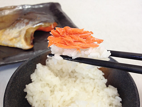 本チャン紅鮭をごはんと一緒に