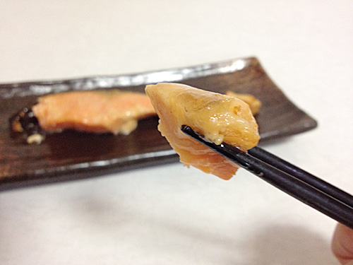 サーモンの粕漬けをひと切れ