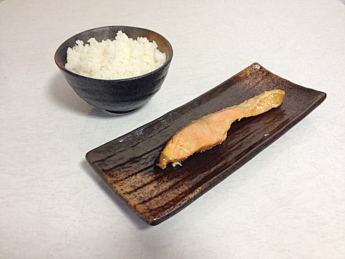 サーモンの粕漬けとごはん